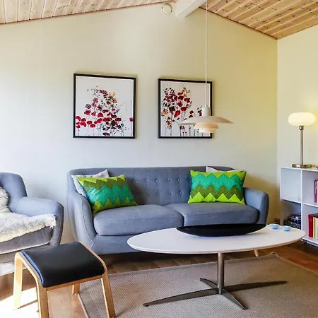 Beautiful In With 2 Bedrooms, Wifi And Outdoor Swimming Pool