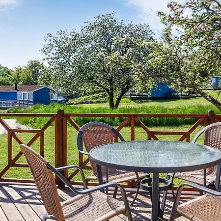 Vakantiehuis Beautiful In With 2 Bedrooms, Wifi And Outdoor Swimming Pool *